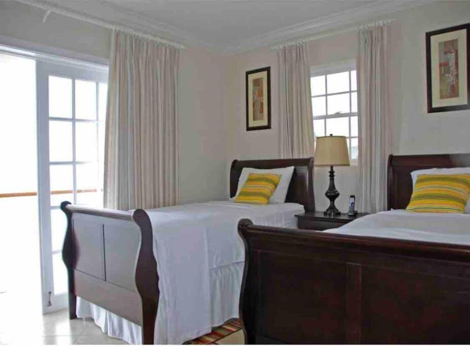 Bianca Bay 3 Bedroom West Coast Beach Front Villa Saint James Exterior foto
